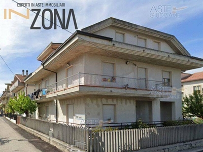 Appartamento con terrazzo a Sant'Egidio alla Vibrata