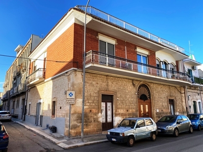 Appartamento da ristrutturare in via turi 43, Casamassima