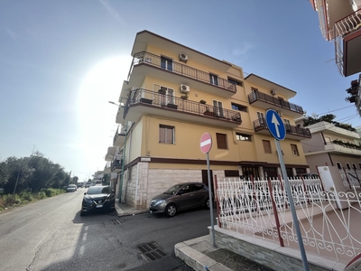 Appartamento di 3 vani /115 mq a Bitetto (zona Via Sannicandro)