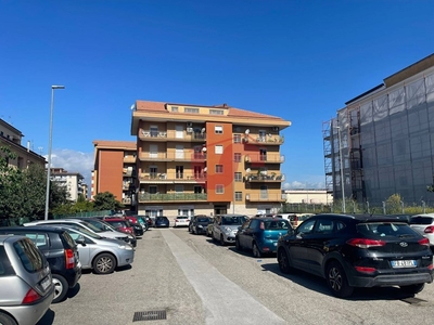 Appartamento in Affitto a Benevento, zona Mellusi/Atlantici, 850€, 160 m²