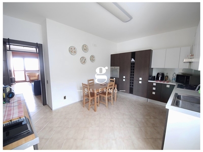 Appartamento in Affitto a Salerno, 1'300€, 130 m², arredato