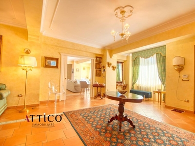 Appartamento in Vendita a Avellino, 550'000€, 305 m²