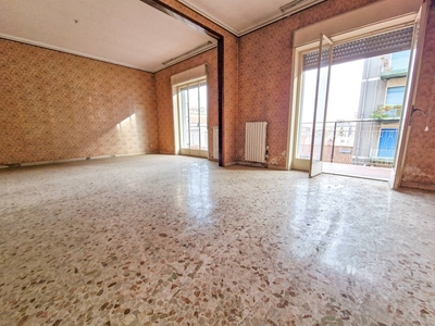 Appartamento in Vendita a Catania, zona Viale M. Rapisardi - Lavaggi, 179'000€, 139 m²