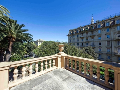 Appartamento in Vendita a Genova, zona Carignano, 1'450'000€, 200 m²