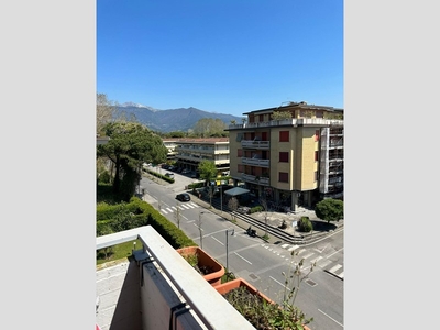 Appartamento in Vendita a Massa, zona Ronchi, 370'000€, 123 m², arredato