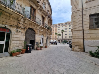 Appartamento in Vendita a Siracusa, zona Ortigia, 360'000€, 120 m²