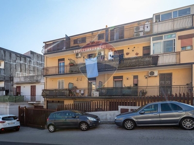 Bilocale in Vendita a Catania, zona Viale Rapisardi, 119'000€, 75 m²