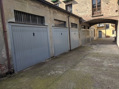 Box/Garage 16mq con box in via trento, Stradella