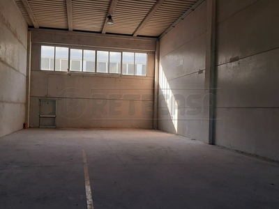 Capannone in Affitto a Vicenza, 1'400€, 350 m²