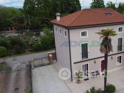 Casa Bi/Trifamiliare in Vendita in Via Acque a Bolzano Vicentino