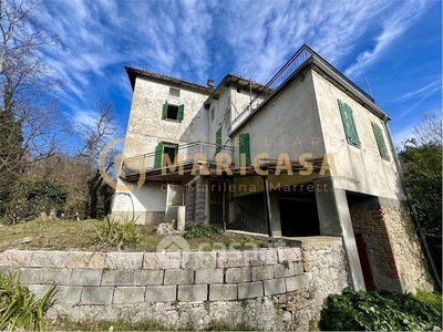 Casa Bi/Trifamiliare in Vendita in Via Villa 810 a Montese