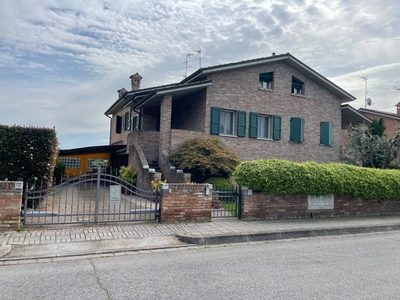 Casa indipendente con box doppio, Ferrara san martino