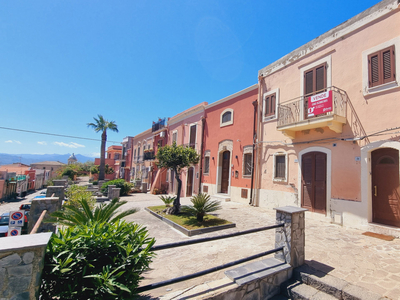 Casa indipendente con giardino a Milazzo