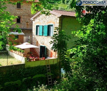 Casa indipendente con terrazzo, Pietrasanta valdicastello