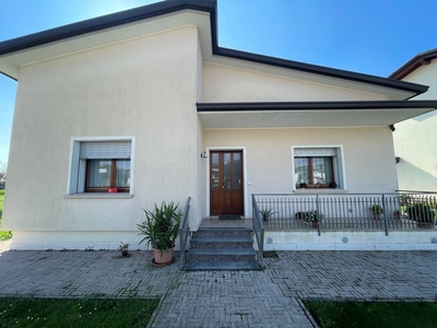 Casa indipendente con terrazzo, Sacile san michele