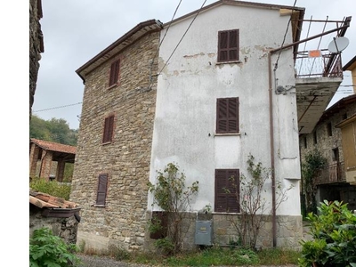 Casa indipendente in vendita a Pecorara, Frazione Costalta
