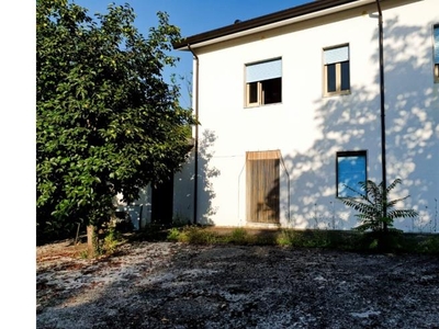 Casa indipendente in vendita a Sant'Andrea del Garigliano, Frazione Reali, Via Conventi 9