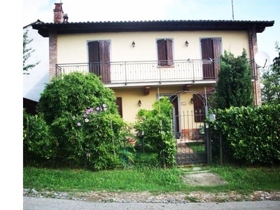 Casa indipendente in vendita a Ziano Piacentino