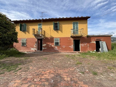 Casa singola da ristrutturare in zona San Lazzaro a Sarzana