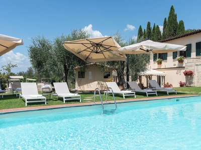 Casale a Monsummano Terme con terrazza, giardino e piscina