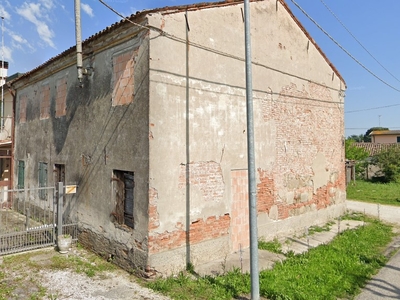 Casale in Vendita a Rovigo, 35'000€, 130 m²