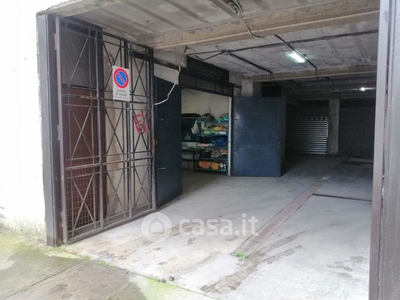 Garage/Posto auto in Vendita in a Melito di Napoli