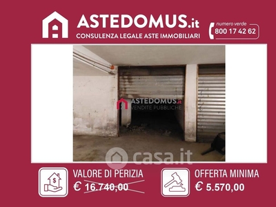 Garage/Posto auto in Vendita in Via Francesco Gozzolino 17 a Casandrino