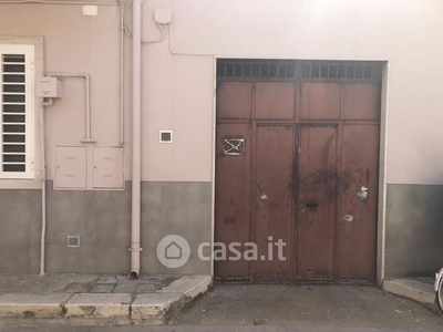 Garage/Posto auto in Vendita in Via Piave a Modugno