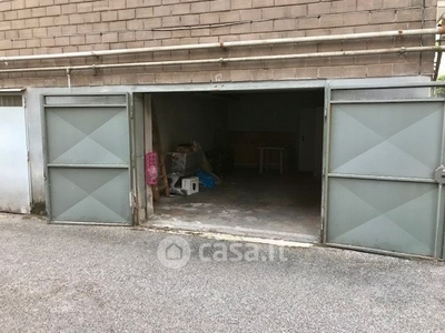 Garage/Posto auto in Vendita in Viale Colli Aminei 50 a Napoli