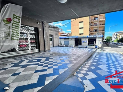 Immobile Commerciale in affitto a Cosenza - Zona: Via Panebianco
