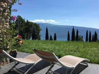 Incantevole casa a Gargnano con barbecue, terrazza e giardino