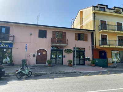 Negozio in Vendita a Avellino, 165'000€, 100 m²