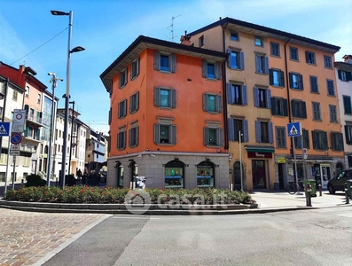 Negozio/Locale commerciale in Vendita in Via Giacomo Quarenghi 6 a Bergamo