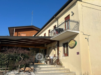 Negozio/Locale commerciale in Vendita in Via Monte Montello 27 a Chiampo