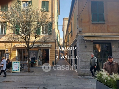 Negozio/Locale commerciale in Vendita in Via Sestri a Genova