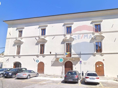 Negozio / Locale in affitto a L'Aquila