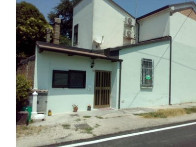 Porzione di casa in vendita a Alfonsine, Frazione Filo