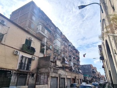 Quadrilocale in vendita a Napoli, Zona Universita'