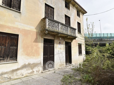 Rustico/Casale in Vendita in Via G. Mazzini a Dueville