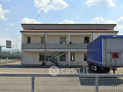 Stabile / Palazzo in Vendita in Strada di Gerbido 94 a Piacenza