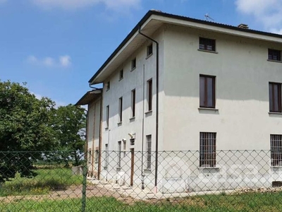 Stabile / Palazzo in Vendita in Via Dugara a Fiorenzuola d'Arda