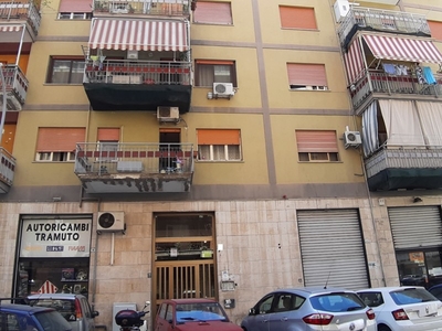Trilocale in Affitto a Palermo, 650€, 80 m²