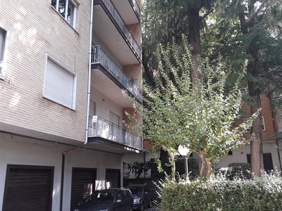 Trilocale in Vendita a Avellino, zona via due principati, 160'000€, 125 m², con Box