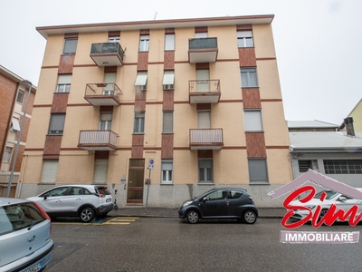 Trilocale in Vendita a Novara, zona Sacro Cuore, 98'000€, 70 m²