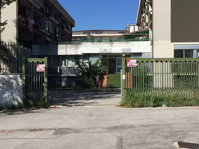 Ufficio in Vendita a Avellino, 680'000€, 970 m²