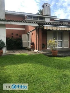 Villa a schiera arredata con piscina