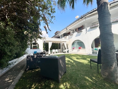 Villa con terrazzo a Aci Castello