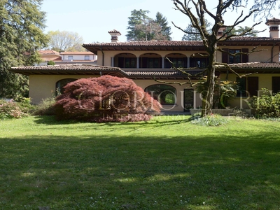 Villa con terrazzo a Varese