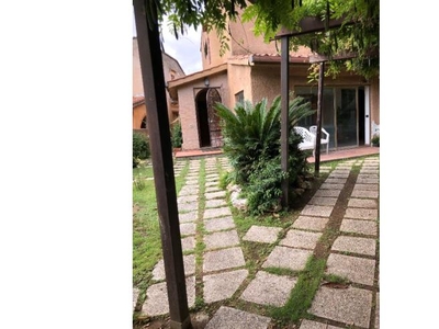 Villa in vendita a Ardea, Frazione Colle Romito, Viale Colle Romito 22