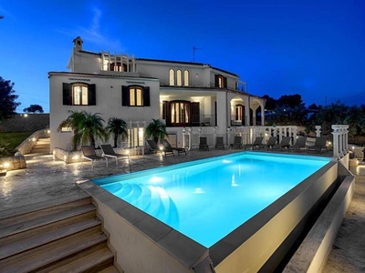 Villa in Vendita a Ragusa, zona Marina di Ragusa, 1'350'000€, 450 m², arredato